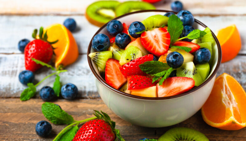 Ce se întâmplă în corp când mănânci fructe pe stomacul gol