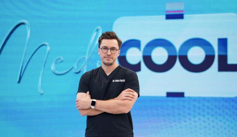 Mihail Pautov, într-un halat negru, în platoul emisiunii MediCOOL