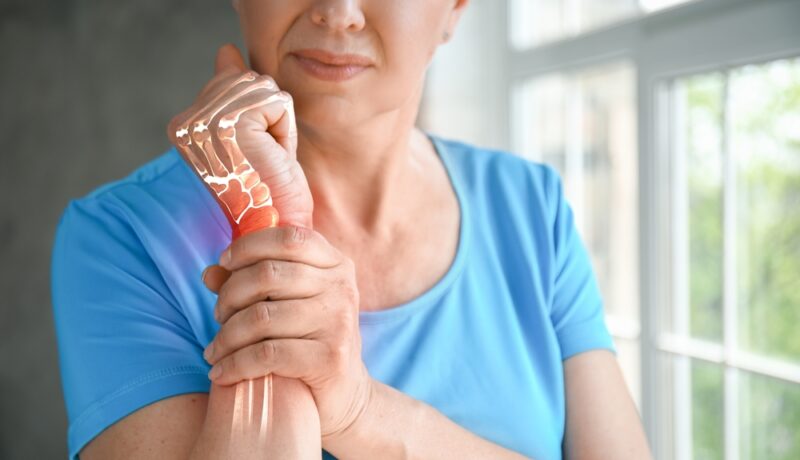 Tratamente naturale împotriva osteoporozei. Cum le poți aplica în mod eficient
