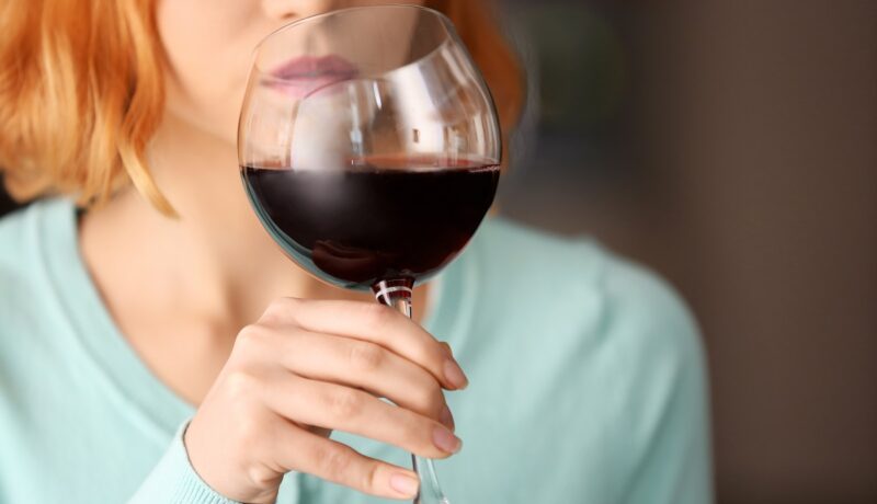 Alcoolul crește tensiunea arterială chiar și în cantități mici – studiu