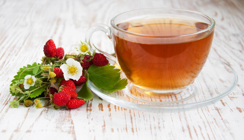 Beneficiile ceaiului din frunze de căpșuni. Ce efecte are în organism