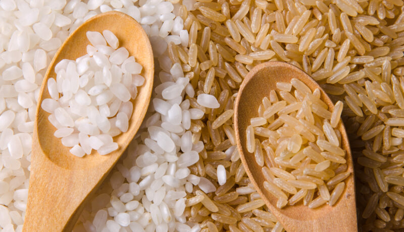 De ce orezul brun nu este mai sănătos decât orezul alb. Care sunt asemănările, potrivit specialiștilor