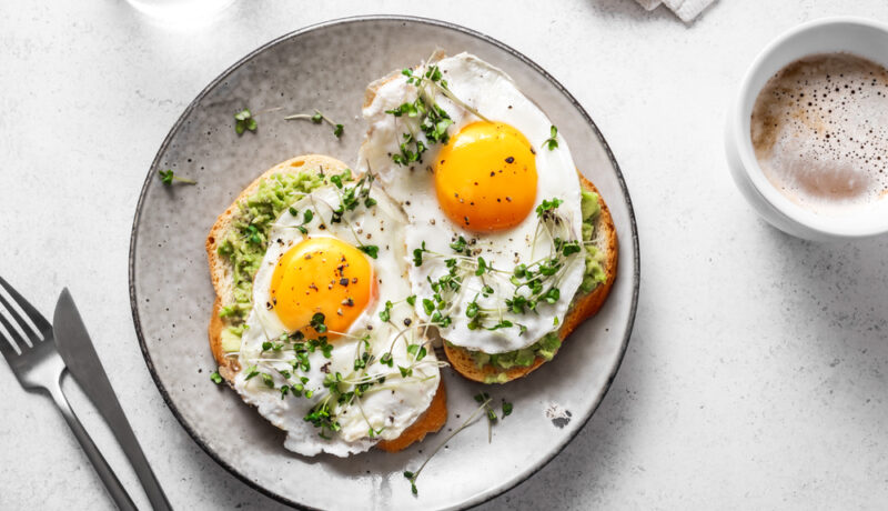 Cât de sănătos este să consumi zilnic ouă. Cum îți pot influența starea de sănătate