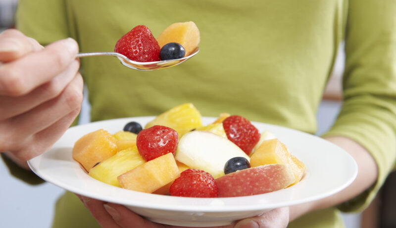 Ce se întâmplă când mănânci fructe pe stomacul gol. Care sunt părerile dieteticienilor