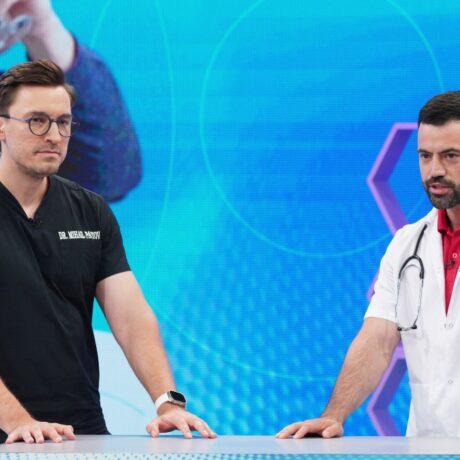 Ștefan Busnatu, medic cardiolog, alături de Mihail Pautov, medic chirurg, în platoul emisiunii MediCOOL