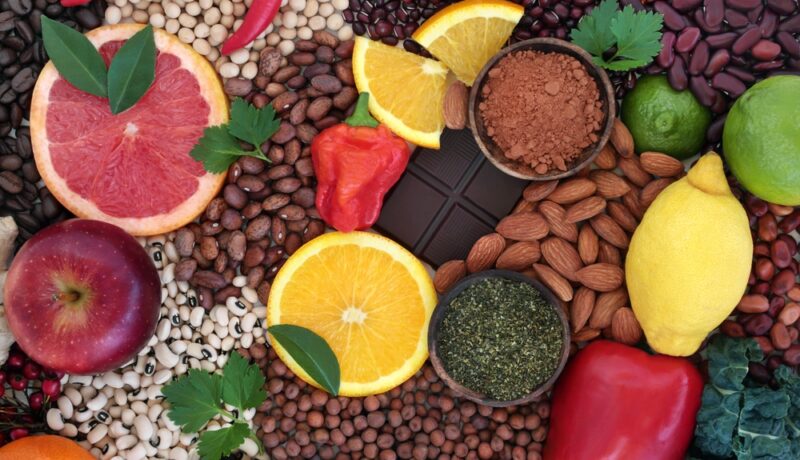 Alimente bogate în flavonoide. Ce roluri au acești compuși vegetali în organism