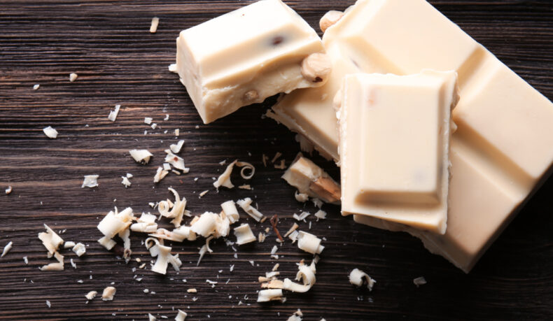 Ciocolata albă: care sunt beneficiile și riscurile pentru sănătate