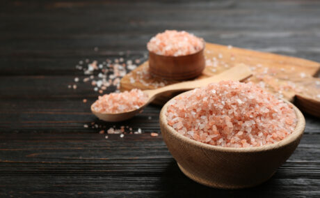 Cum te poate ajuta sarea roz de Himalaya. De ce diferă de sarea obișnuită