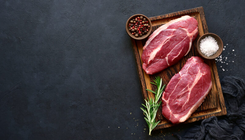 Riscurile consumului excesiv de carne. Cum îți poate afecta sănătatea