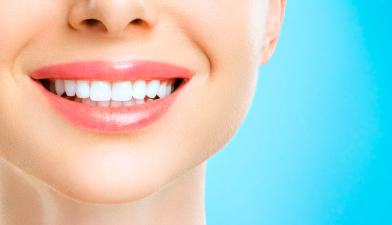 Nutrienți pentru sănătatea dinților. Cum îi pot face mai rezistenți