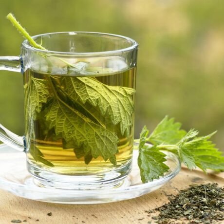 Beneficiile ceaiului de urzici. De ce îți poate sprijini sănătatea