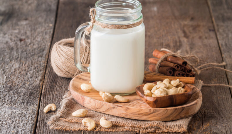 Beneficiile laptelui de nuci caju. Cum te poate ajuta conținutul nutritiv