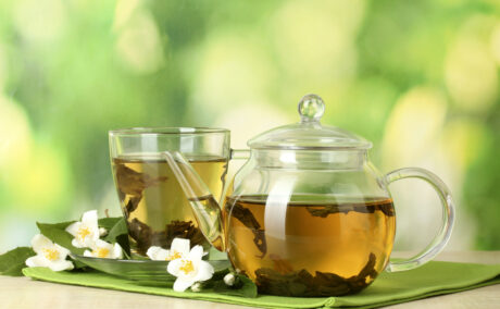 Ceaiuri pentru primăvară. Cum te pot ajuta la detoxifierea organismului