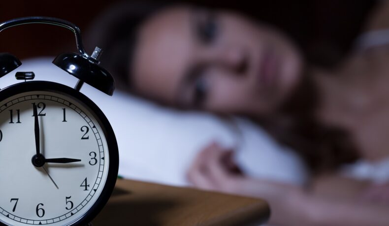 Lipsa somnului îmbolnăvește inima. Femeile sunt mai afectate decât bărbații