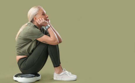 De ce ne îngrășăm la menopauză și cum putem preveni creșterea în greutate
