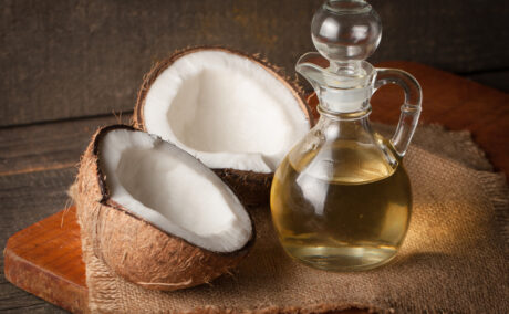 Proprietățile uleiului de cocos pentru piele. Cum îl poți folosi