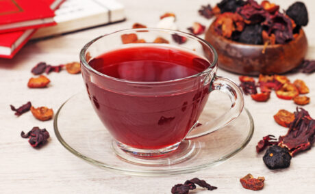 Ce se întâmplă dacă bei ceai de hibiscus în fiecare zi. Schimbările pe care le poate produce în organism