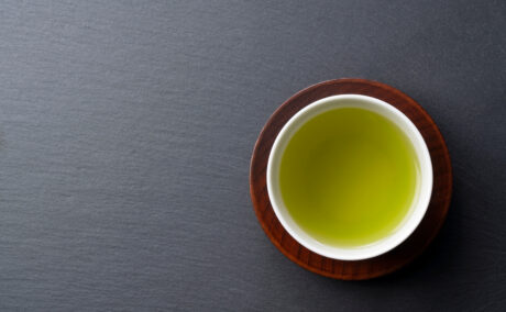 Cum te poate ajuta ceaiul verde să pierzi în greutate. Cât de eficientă este această băutură