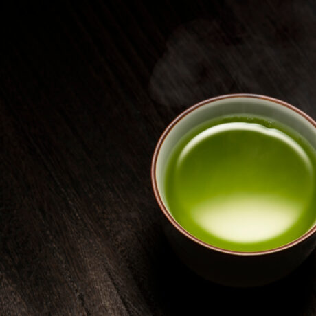 O ceașcă cu ceai verde