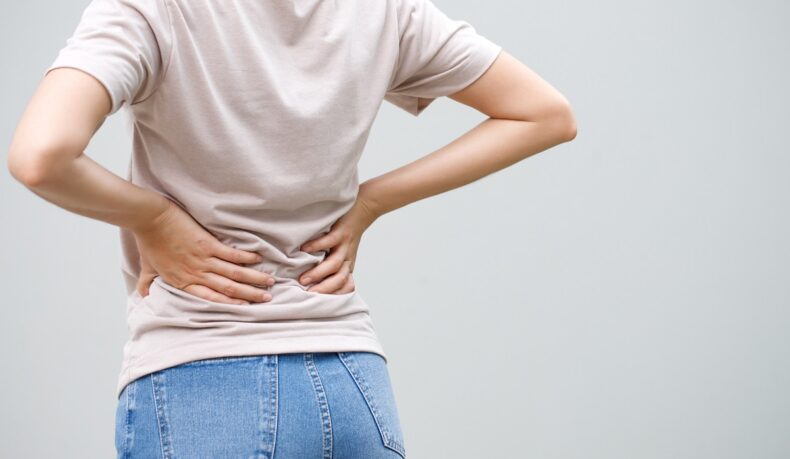Metoda prin care poți preveni durerile de spate. Este foarte simplă, eficientă și deloc costisitoare