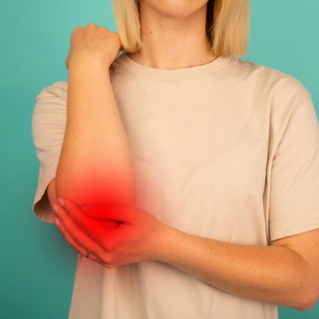 Cauze ale durerilor de cot. Ce afecțiuni pot determina acest simptom