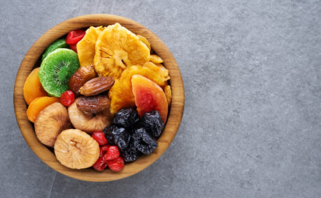 Ce se întâmplă dacă mănânci zilnic dimineața fructe uscate. Efectele acestei schimbări în alimentație