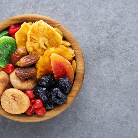 Ce se întâmplă dacă mănânci zilnic dimineața fructe uscate. Efectele acestei schimbări în alimentație