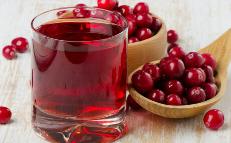 Proprietățile medicinale ale sucului de merișoare. Ce efecte poate avea în organism