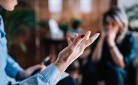 Terapia cognitiv-comportamentală: la ce se folosește și ce poți învăța în cadrul acesteia