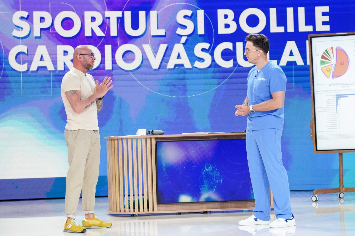 Ion Iulian alias ,,Crazy John”, antrenor fitness, și Mihail Pautov, medic specialist, în platoul emisiunii MediCOOL