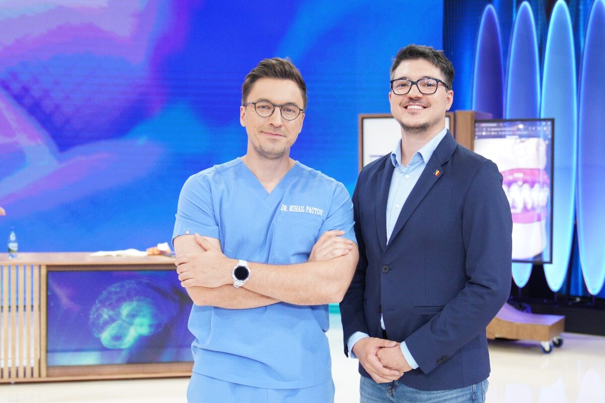 Alexandru Stănculescu, medic stomatolog, și Mihail Pautov, medic specialist, în platoul emisiunii MediCOOL