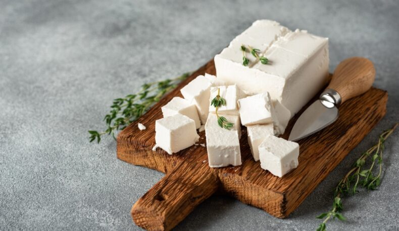 Tipuri de brânză pe care le poți consuma dacă ai colesterol ridicat. Ce modificări pot produce când le incluzi în dietă