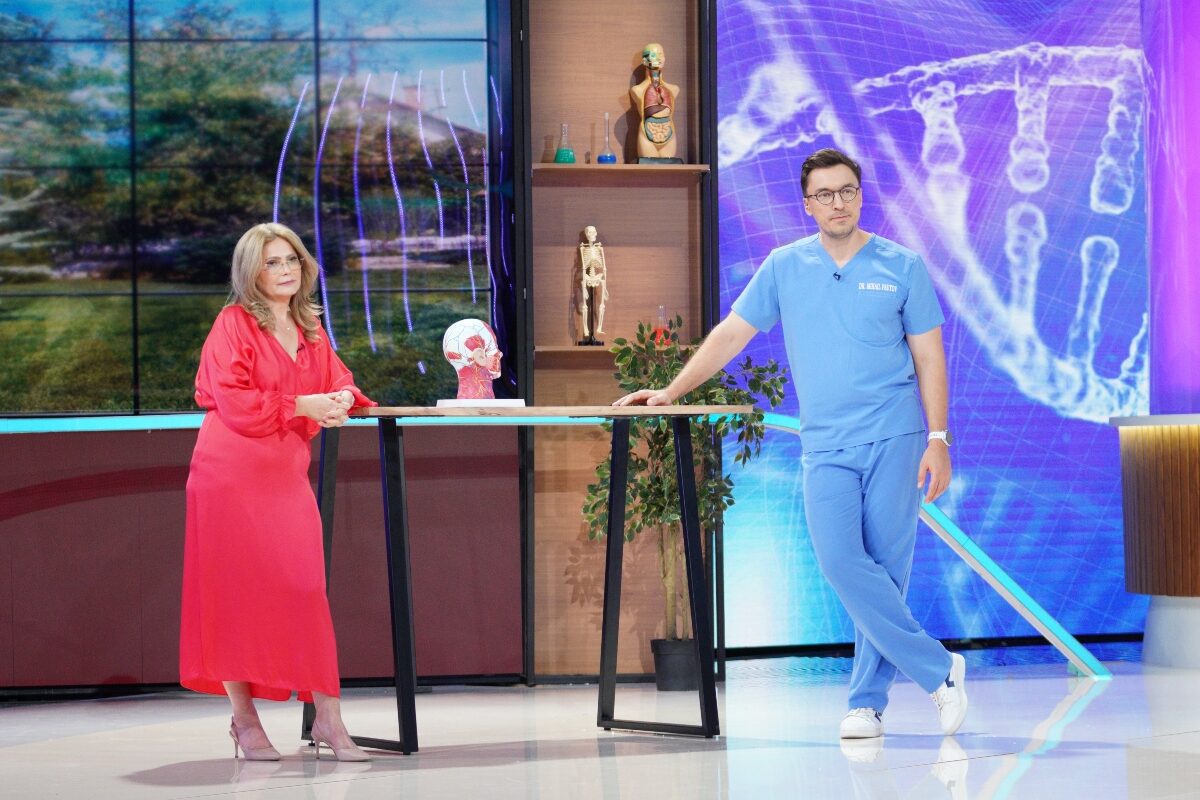 Ioana Vodă, medic ORL, și Mihail Pautov, medic specialist, în platoul emisiunii MediCOOL