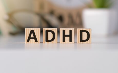 Problemele emoționale precoce se pot asocia cu ADHD și tulburări comportamentale. Un studiu a analizat sănătatea mintală a copiilor cu tulburări de neurodezvoltare