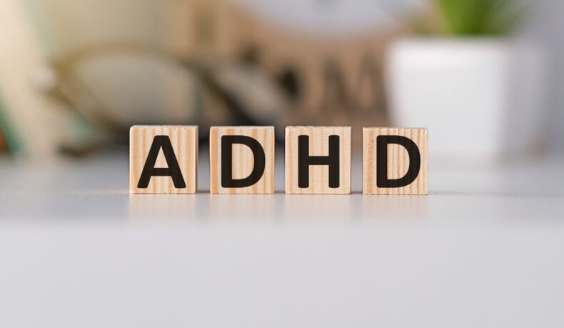 Problemele emoționale precoce se pot asocia cu ADHD și tulburări comportamentale. Un studiu a analizat sănătatea mintală a copiilor cu tulburări de neurodezvoltare