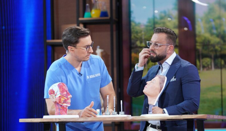 Alex Karkhi, medic rezident chirurgie, și Mihail Pautov, medic specialist, în platoul emisiunii MediCOOL