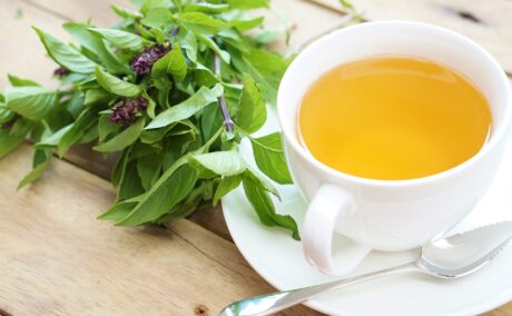 Ceaiul Tulsi – beneficii și proprietăți. Ce se întâmplă dacă îl consumi zilnic