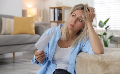 Primele semne de menopauză. Pot să apară cu mulți ani înainte de încetarea menstruației