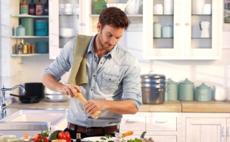 Cele mai bune 10 alimente care cresc testosteronul – susținute de studii științifice