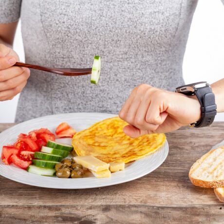 De ce e atât de importantă ora la care iei micul dejun. Ce impact poate avea asupra sănătății