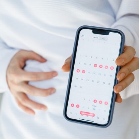 De ce vine ciclul de 2 ori pe lună? Medic ginecolog: „Nu e normal, mai ales dacă apar și anumite simptome”