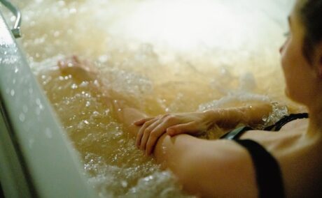 Toamna: 5 ritualuri de îngrijire care îți pregătesc corpul pentru iarnă