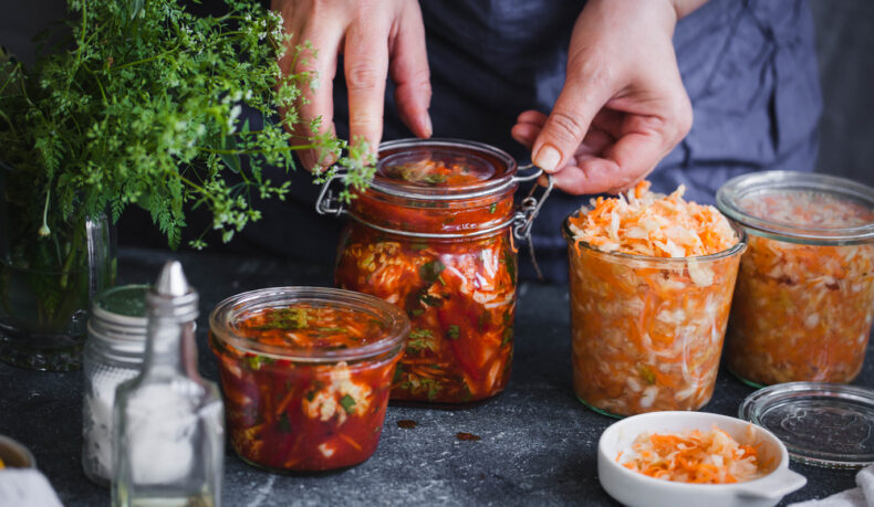 Varza murată și kimchi te pot ajuta să elimini microplasticele ingerate