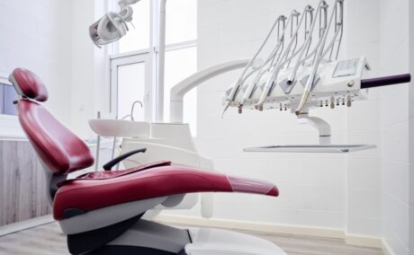 (P) Deschiderea unei clinici stomatologice: 15 echipamente esențiale pentru un start corect 