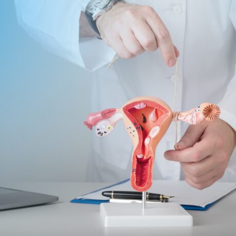 Vârsta la care scade fertilitatea femeii. De ce nu se mai „prinde” sarcina?